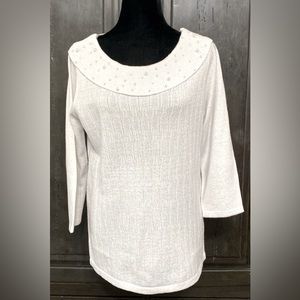 Briggs white/silver with pearl collar sweater-size small